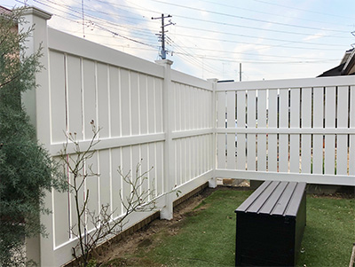 バイナルフェンスセミプライバシーフェンス